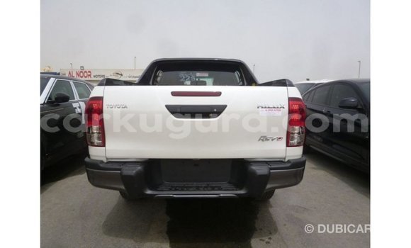 Nunua Imported Toyota Hilux Nyeupe Gari ndani ya Import - Dubai nchini Bujumbura Nunua Imported Toyota Hilux Nyeupe Gari ndani ya Import - Dubai nchini Bujumbura