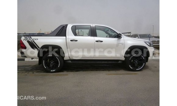 Nunua Imported Toyota Hilux Nyeupe Gari ndani ya Import - Dubai nchini Bujumbura Nunua Imported Toyota Hilux Nyeupe Gari ndani ya Import - Dubai nchini Bujumbura