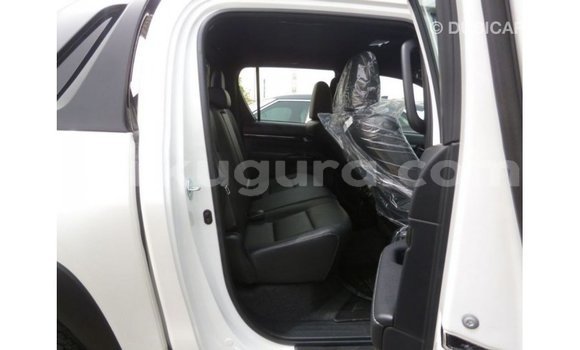 Nunua Imported Toyota Hilux Nyeupe Gari ndani ya Import - Dubai nchini Bujumbura Nunua Imported Toyota Hilux Nyeupe Gari ndani ya Import - Dubai nchini Bujumbura