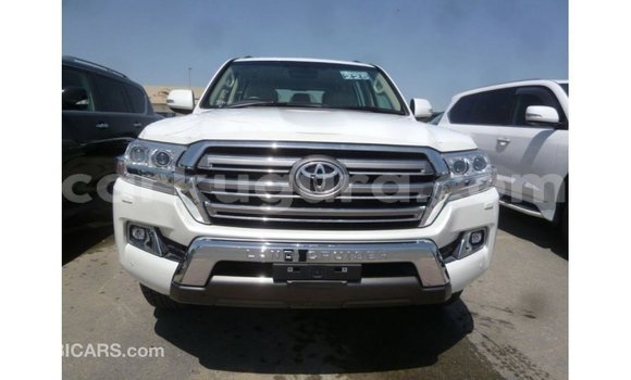Nunua Imported Toyota Land Cruiser Nyeupe Gari ndani ya Import - Dubai nchini Bujumbura Nunua Imported Toyota Land Cruiser Nyeupe Gari ndani ya Import - Dubai nchini Bujumbura