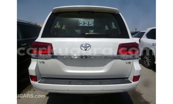Nunua Imported Toyota Land Cruiser Nyeupe Gari ndani ya Import - Dubai nchini Bujumbura Nunua Imported Toyota Land Cruiser Nyeupe Gari ndani ya Import - Dubai nchini Bujumbura