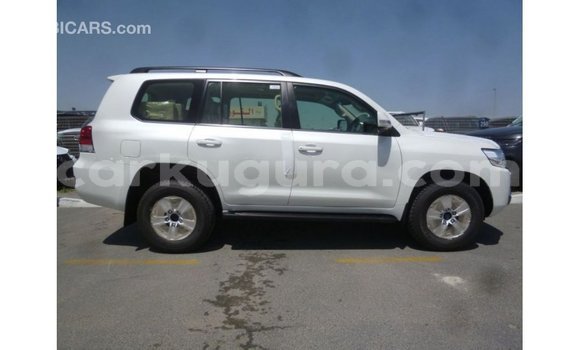 Nunua Imported Toyota Land Cruiser Nyeupe Gari ndani ya Import - Dubai nchini Bujumbura Nunua Imported Toyota Land Cruiser Nyeupe Gari ndani ya Import - Dubai nchini Bujumbura