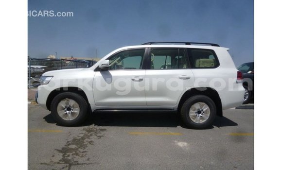 Nunua Imported Toyota Land Cruiser Nyeupe Gari ndani ya Import - Dubai nchini Bujumbura Nunua Imported Toyota Land Cruiser Nyeupe Gari ndani ya Import - Dubai nchini Bujumbura