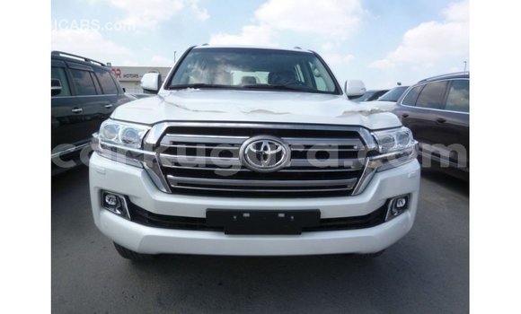 Nunua Imported Toyota Land Cruiser Nyeupe Gari ndani ya Import - Dubai nchini Bujumbura Nunua Imported Toyota Land Cruiser Nyeupe Gari ndani ya Import - Dubai nchini Bujumbura
