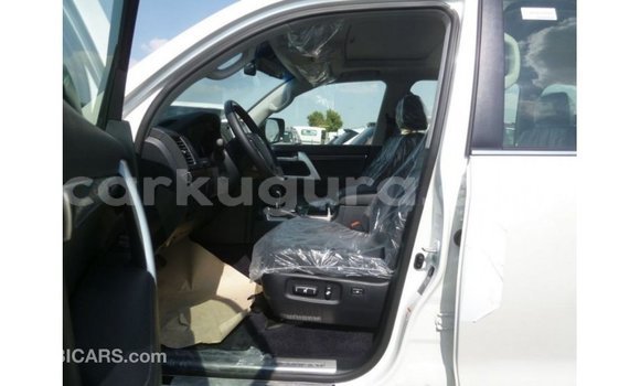 Nunua Imported Toyota Land Cruiser Nyeupe Gari ndani ya Import - Dubai nchini Bujumbura Nunua Imported Toyota Land Cruiser Nyeupe Gari ndani ya Import - Dubai nchini Bujumbura
