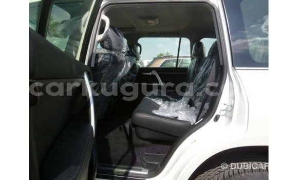 Nunua Imported Toyota Land Cruiser Nyeupe Gari ndani ya Import - Dubai nchini Bujumbura Nunua Imported Toyota Land Cruiser Nyeupe Gari ndani ya Import - Dubai nchini Bujumbura