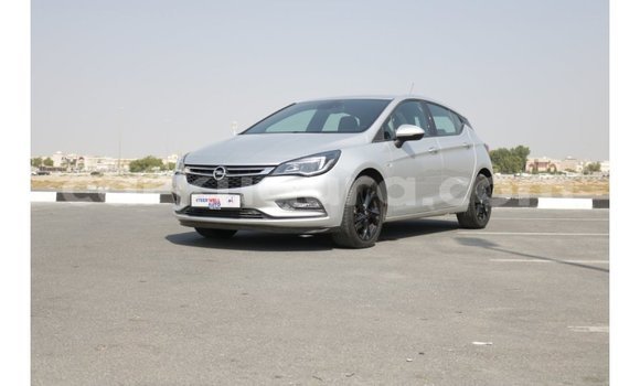 Acheter Import Voiture Opel Astra Blanc à Import - Dubai, Bujumbura