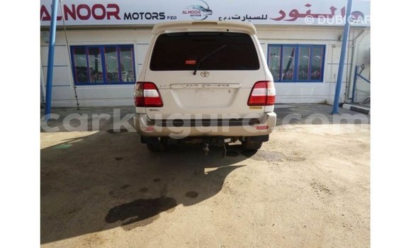 Acheter Import Voiture Toyota Land Cruiser Blanc à Import - Dubai, Bujumbura Acheter Import Voiture Toyota Land Cruiser Blanc à Import - Dubai, Bujumbura