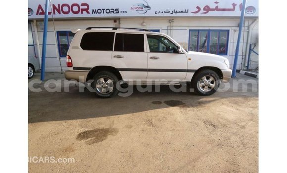 Acheter Import Voiture Toyota Land Cruiser Blanc à Import - Dubai, Bujumbura Acheter Import Voiture Toyota Land Cruiser Blanc à Import - Dubai, Bujumbura