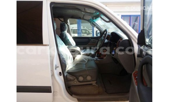 Nunua Imported Toyota Land Cruiser Nyeupe Gari ndani ya Import - Dubai nchini Bujumbura Nunua Imported Toyota Land Cruiser Nyeupe Gari ndani ya Import - Dubai nchini Bujumbura