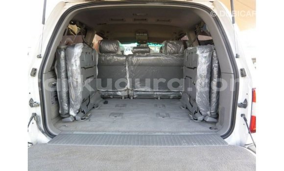 Nunua Imported Toyota Land Cruiser Nyeupe Gari ndani ya Import - Dubai nchini Bujumbura Nunua Imported Toyota Land Cruiser Nyeupe Gari ndani ya Import - Dubai nchini Bujumbura