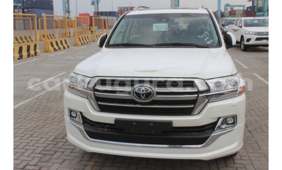 Nunua Imported Toyota Land Cruiser Nyeupe Gari ndani ya Import - Dubai nchini Bujumbura Nunua Imported Toyota Land Cruiser Nyeupe Gari ndani ya Import - Dubai nchini Bujumbura