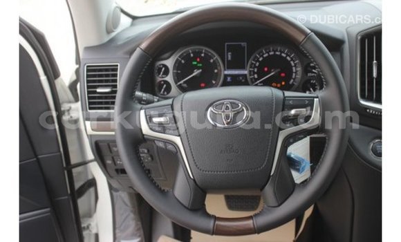 Nunua Imported Toyota Land Cruiser Nyeupe Gari ndani ya Import - Dubai nchini Bujumbura Nunua Imported Toyota Land Cruiser Nyeupe Gari ndani ya Import - Dubai nchini Bujumbura