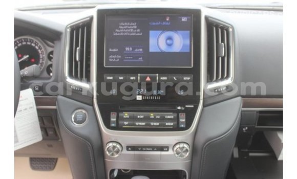 Nunua Imported Toyota Land Cruiser Nyeupe Gari ndani ya Import - Dubai nchini Bujumbura Nunua Imported Toyota Land Cruiser Nyeupe Gari ndani ya Import - Dubai nchini Bujumbura