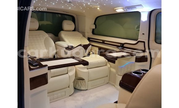 Acheter Import Voiture Mercedes-Benz 250 Noir à Import - Dubai, Bujumbura Acheter Import Voiture Mercedes-Benz 250 Noir à Import - Dubai, Bujumbura