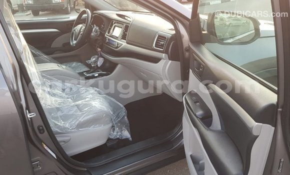 Buy Import Toyota Highlander Other Car in Import - Dubai in Bujumbura Buy Import Toyota Highlander Other Car in Import - Dubai in Bujumbura