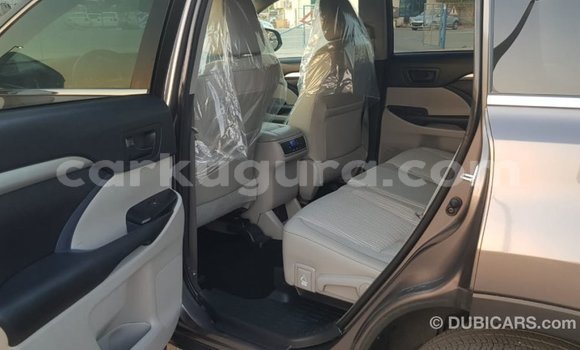 Buy Import Toyota Highlander Other Car in Import - Dubai in Bujumbura Buy Import Toyota Highlander Other Car in Import - Dubai in Bujumbura