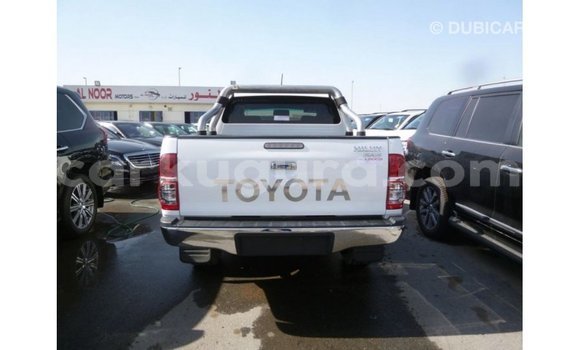 Acheter Import Voiture Toyota Hilux Blanc à Import - Dubai, Bujumbura Acheter Import Voiture Toyota Hilux Blanc à Import - Dubai, Bujumbura