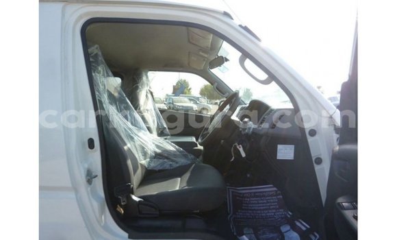 Acheter Import Voiture Toyota Hiace Blanc à Import - Dubai, Bujumbura Acheter Import Voiture Toyota Hiace Blanc à Import - Dubai, Bujumbura