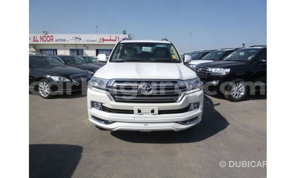 Acheter Import Voiture Toyota Land Cruiser Blanc à Import - Dubai, Bujumbura Acheter Import Voiture Toyota Land Cruiser Blanc à Import - Dubai, Bujumbura