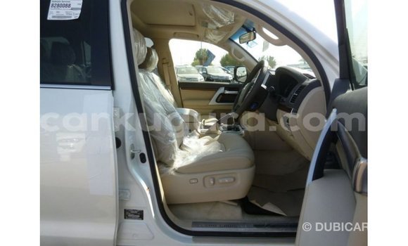 Acheter Import Voiture Toyota Land Cruiser Blanc à Import - Dubai, Bujumbura Acheter Import Voiture Toyota Land Cruiser Blanc à Import - Dubai, Bujumbura
