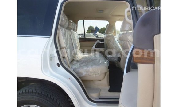 Acheter Import Voiture Toyota Land Cruiser Blanc à Import - Dubai, Bujumbura Acheter Import Voiture Toyota Land Cruiser Blanc à Import - Dubai, Bujumbura