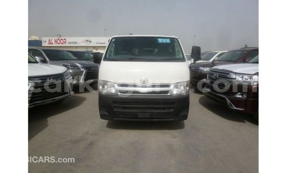 Acheter Import Voiture Toyota Hiace Blanc à Import - Dubai, Bujumbura Acheter Import Voiture Toyota Hiace Blanc à Import - Dubai, Bujumbura