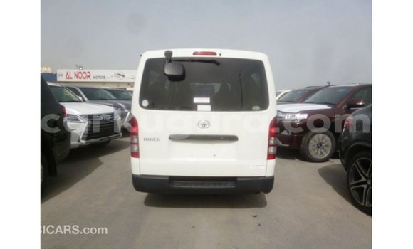 Acheter Import Voiture Toyota Hiace Blanc à Import - Dubai, Bujumbura Acheter Import Voiture Toyota Hiace Blanc à Import - Dubai, Bujumbura
