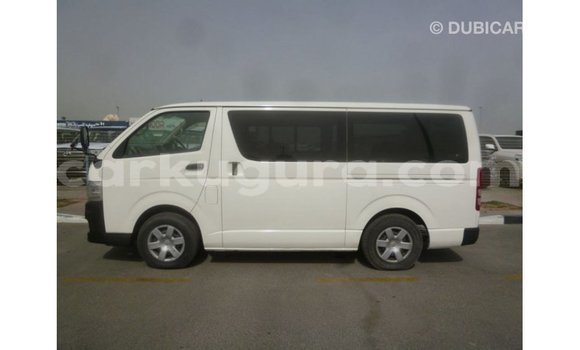Acheter Import Voiture Toyota Hiace Blanc à Import - Dubai, Bujumbura Acheter Import Voiture Toyota Hiace Blanc à Import - Dubai, Bujumbura