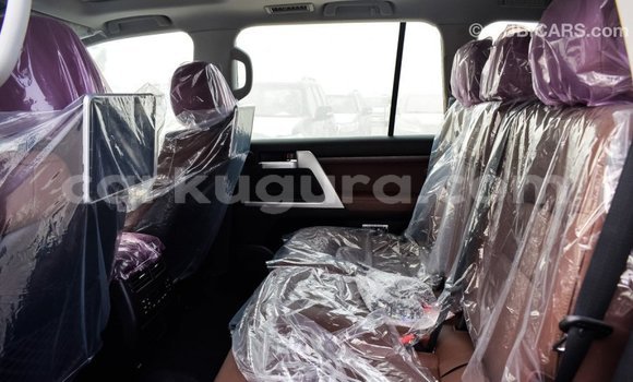 Nunua Imported Toyota Land Cruiser Nyeusi Gari ndani ya Import - Dubai nchini Bujumbura Nunua Imported Toyota Land Cruiser Nyeusi Gari ndani ya Import - Dubai nchini Bujumbura