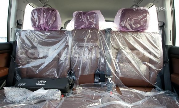 Acheter Import Voiture Toyota Land Cruiser Noir à Import - Dubai, Bujumbura Acheter Import Voiture Toyota Land Cruiser Noir à Import - Dubai, Bujumbura