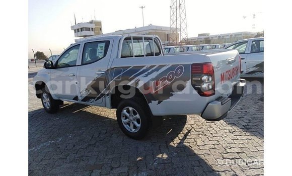 Acheter Import Voiture Mitsubishi L200 Blanc à Import - Dubai, Bujumbura Acheter Import Voiture Mitsubishi L200 Blanc à Import - Dubai, Bujumbura