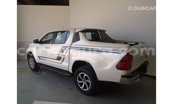 Acheter Import Voiture Toyota Hilux Blanc à Import - Dubai, Bujumbura Acheter Import Voiture Toyota Hilux Blanc à Import - Dubai, Bujumbura