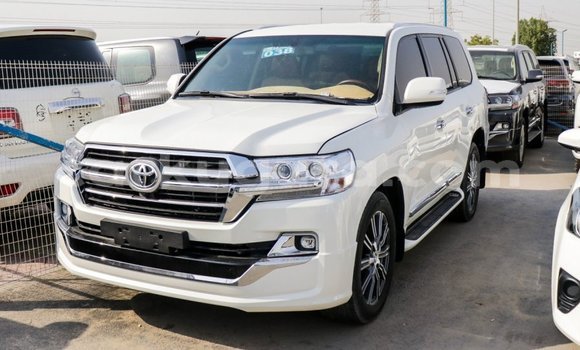 Nunua Imported Toyota Land Cruiser Nyeupe Gari ndani ya Import - Dubai nchini Bujumbura Nunua Imported Toyota Land Cruiser Nyeupe Gari ndani ya Import - Dubai nchini Bujumbura