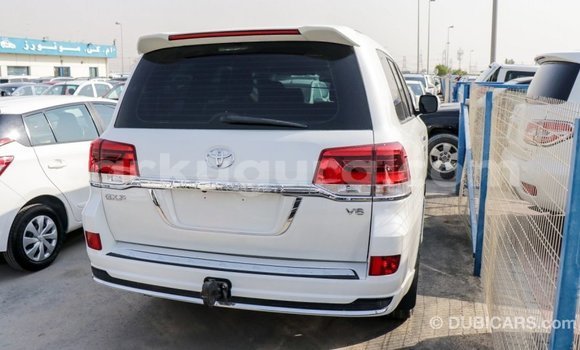 Nunua Imported Toyota Land Cruiser Nyeupe Gari ndani ya Import - Dubai nchini Bujumbura Nunua Imported Toyota Land Cruiser Nyeupe Gari ndani ya Import - Dubai nchini Bujumbura