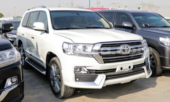 Acheter Import Voiture Toyota Land Cruiser Blanc à Import - Dubai, Bujumbura Acheter Import Voiture Toyota Land Cruiser Blanc à Import - Dubai, Bujumbura