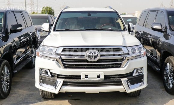 Acheter Import Voiture Toyota Land Cruiser Blanc à Import - Dubai, Bujumbura Acheter Import Voiture Toyota Land Cruiser Blanc à Import - Dubai, Bujumbura