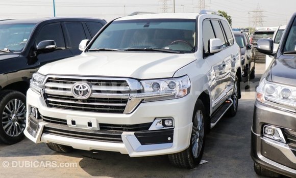 Acheter Import Voiture Toyota Land Cruiser Blanc à Import - Dubai, Bujumbura Acheter Import Voiture Toyota Land Cruiser Blanc à Import - Dubai, Bujumbura