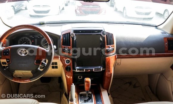 Acheter Import Voiture Toyota Land Cruiser Blanc à Import - Dubai, Bujumbura Acheter Import Voiture Toyota Land Cruiser Blanc à Import - Dubai, Bujumbura