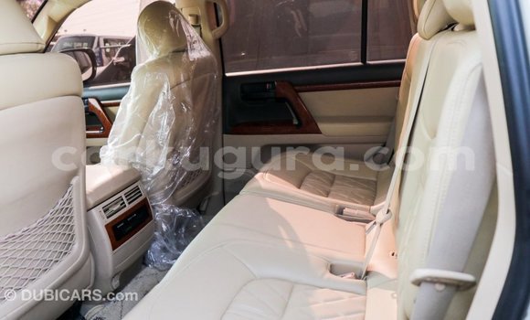 Acheter Import Voiture Toyota Land Cruiser Blanc à Import - Dubai, Bujumbura Acheter Import Voiture Toyota Land Cruiser Blanc à Import - Dubai, Bujumbura