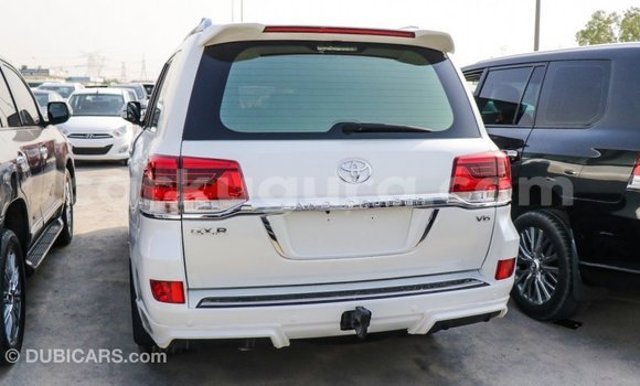 Acheter Import Voiture Toyota Land Cruiser Blanc à Import - Dubai, Bujumbura Acheter Import Voiture Toyota Land Cruiser Blanc à Import - Dubai, Bujumbura