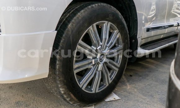 Acheter Import Voiture Toyota Land Cruiser Blanc à Import - Dubai, Bujumbura Acheter Import Voiture Toyota Land Cruiser Blanc à Import - Dubai, Bujumbura