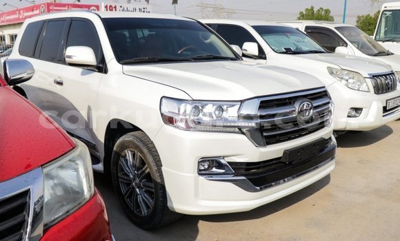 Nunua Imported Toyota Land Cruiser Nyeupe Gari ndani ya Import - Dubai nchini Bujumbura Nunua Imported Toyota Land Cruiser Nyeupe Gari ndani ya Import - Dubai nchini Bujumbura