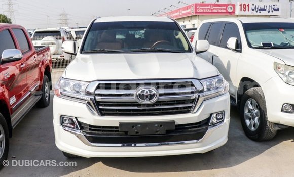 Nunua Imported Toyota Land Cruiser Nyeupe Gari ndani ya Import - Dubai nchini Bujumbura Nunua Imported Toyota Land Cruiser Nyeupe Gari ndani ya Import - Dubai nchini Bujumbura