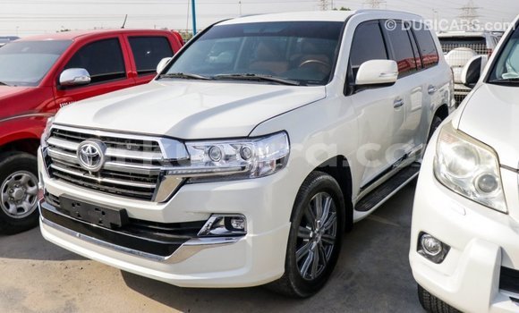 Nunua Imported Toyota Land Cruiser Nyeupe Gari ndani ya Import - Dubai nchini Bujumbura Nunua Imported Toyota Land Cruiser Nyeupe Gari ndani ya Import - Dubai nchini Bujumbura