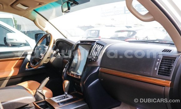 Nunua Imported Toyota Land Cruiser Nyeupe Gari ndani ya Import - Dubai nchini Bujumbura Nunua Imported Toyota Land Cruiser Nyeupe Gari ndani ya Import - Dubai nchini Bujumbura