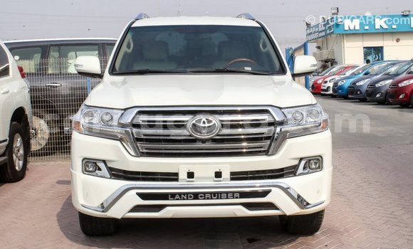 Acheter Import Voiture Toyota Land Cruiser Blanc à Import - Dubai, Bujumbura Acheter Import Voiture Toyota Land Cruiser Blanc à Import - Dubai, Bujumbura
