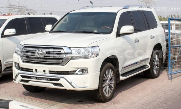 Acheter Import Voiture Toyota Land Cruiser Blanc à Import - Dubai, Bujumbura Acheter Import Voiture Toyota Land Cruiser Blanc à Import - Dubai, Bujumbura