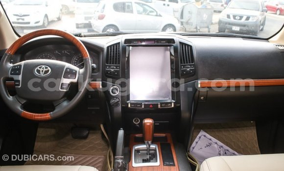 Acheter Import Voiture Toyota Land Cruiser Blanc à Import - Dubai, Bujumbura Acheter Import Voiture Toyota Land Cruiser Blanc à Import - Dubai, Bujumbura