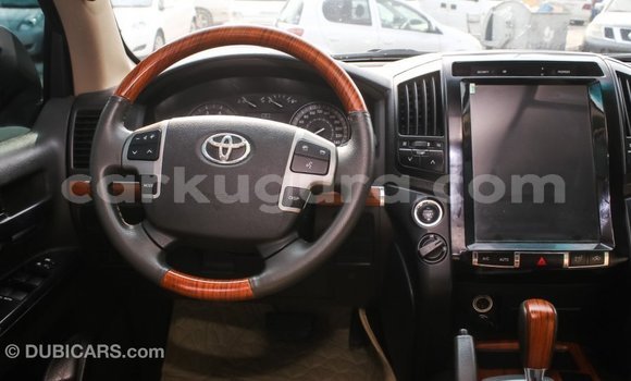 Acheter Import Voiture Toyota Land Cruiser Blanc à Import - Dubai, Bujumbura Acheter Import Voiture Toyota Land Cruiser Blanc à Import - Dubai, Bujumbura